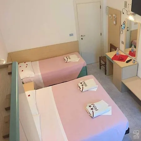 佩欧尼亚酒店 3*