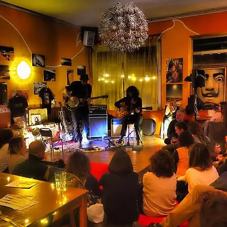 Sunflower Backpacker & Bar بيت شباب ريميني