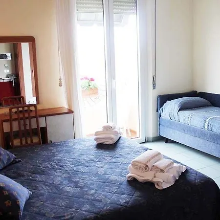 River Fronte Mare Con Piscina Hotel
