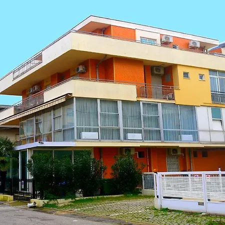 Maena Hotel 2*