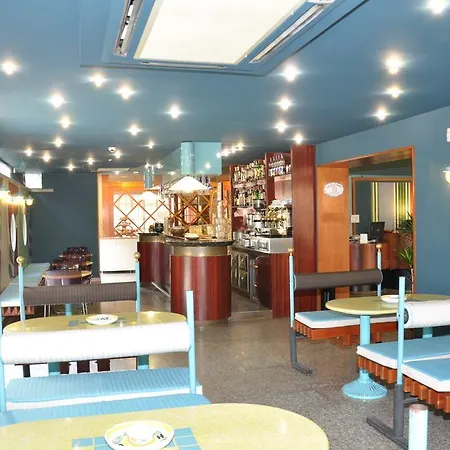 Carol Hotel 3*
