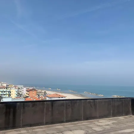 몽마르트 3*