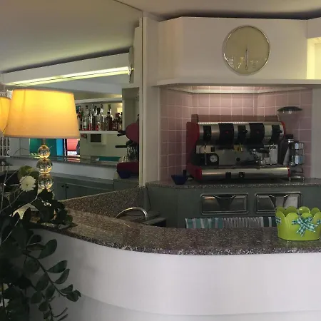 Gialpina Hotel *