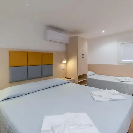 Stresa 3* Римини