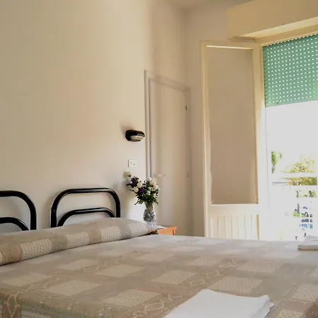 Laika Hotel 2*