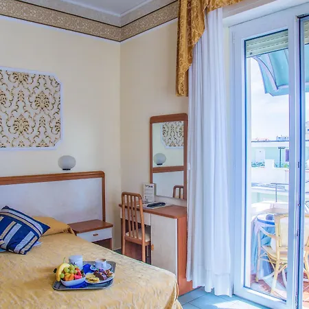 River Fronte Mare Con Piscina Hotel