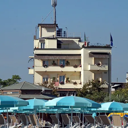 River Fronte Mare Con Piscina