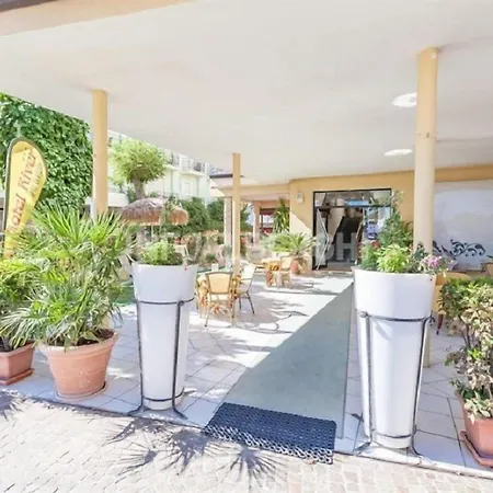 Hotel River Fronte Mare Con Piscina Rimini