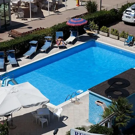River Fronte Mare Con Piscina Rimini
