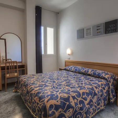 Life Hotel 4*