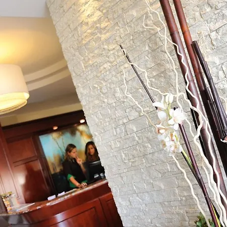 Life Hotel 4*