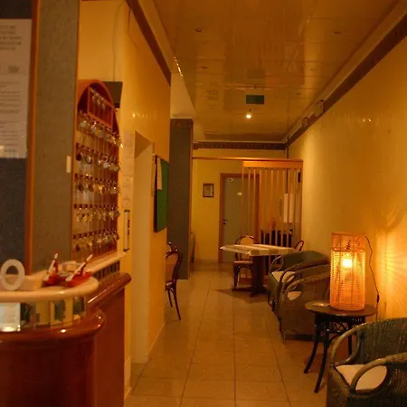 Arno Hotel