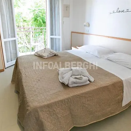 Paradiso Hotel 2*