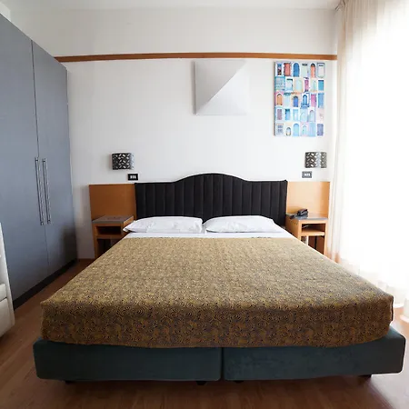 מלון St Gregory Park 4*