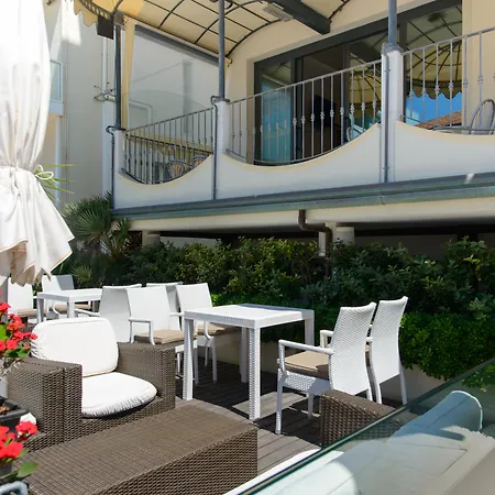 Zeus Hotel 3*