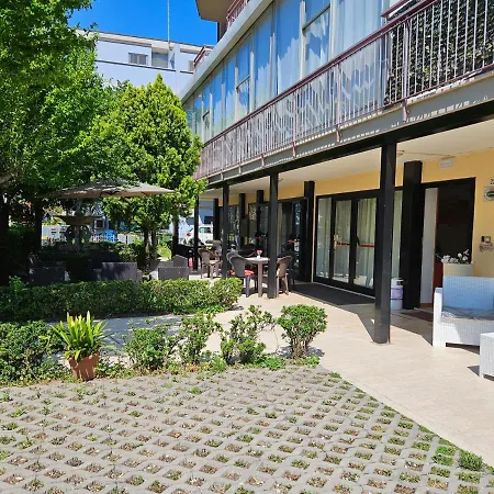 Paradiso Hotel 2*