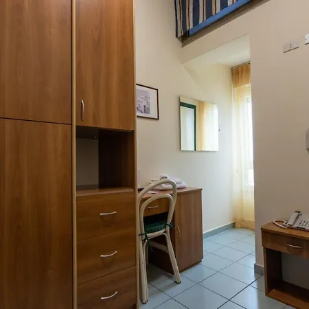 Hotel River Fronte Mare Con Piscina 3*