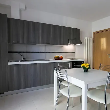 Residenza Riva Azzurra Aparthotel 2*