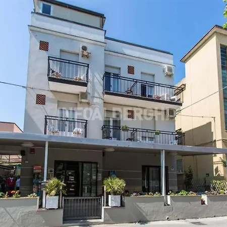 Hotel Laura *