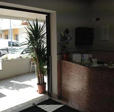 Laura Hotel *
