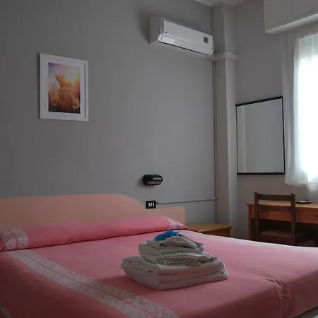 Laura Hotel *