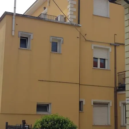 Aparthotel Yellow 3*