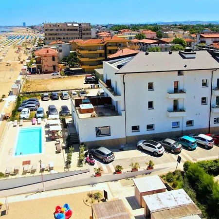 Hotel & Me 3*