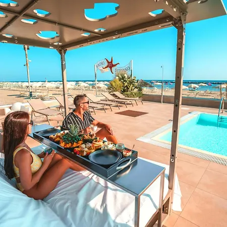 & Me Hotel