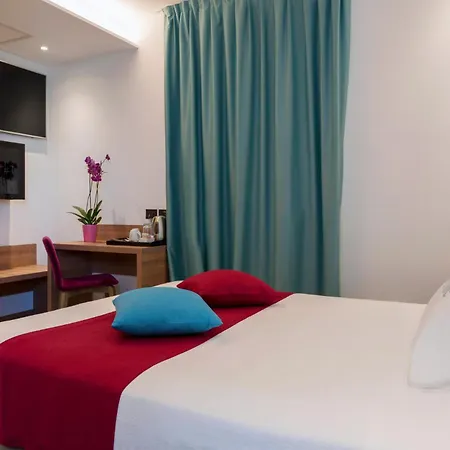 & Me Hotel 3*
