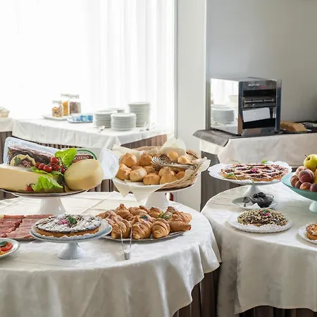 Caesar Hotel 3*
