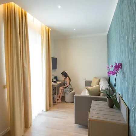 Helios Hotel