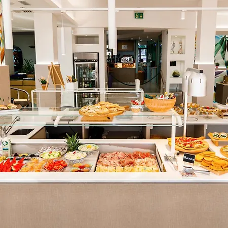 מלון Ariane - Beachfront, Breakfast Xxl & Sea View 3*