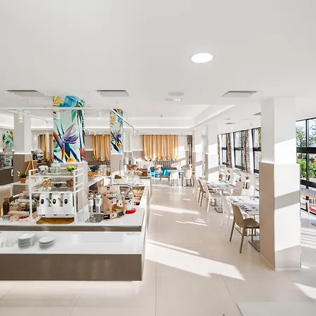מלון Ariane - Beachfront, Breakfast Xxl & Sea View רימיני