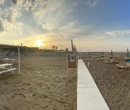 Neyra Beach Отель 3*