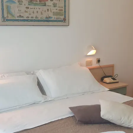 Bianca Vela 3*