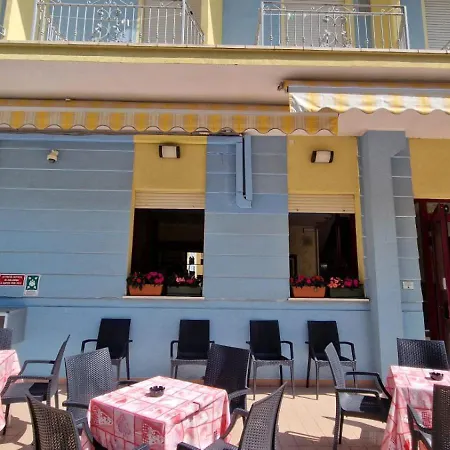 Clara Hotel