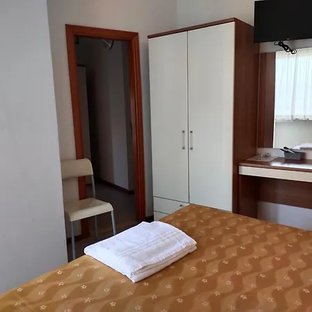Hotel Goldene Rose 2*