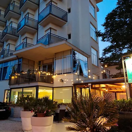 Hotel Goldene Rose 2*