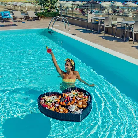 & Me Hotel Rimini