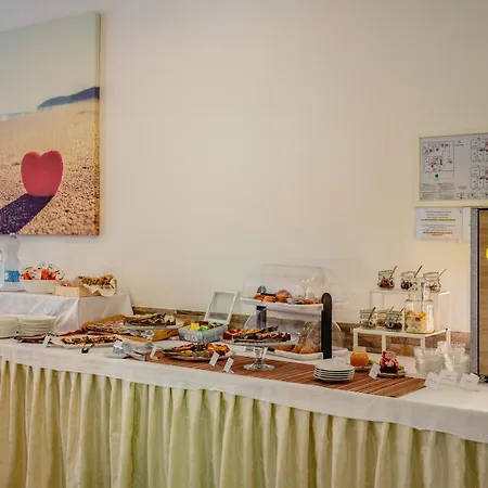 Hotel Clara 2*