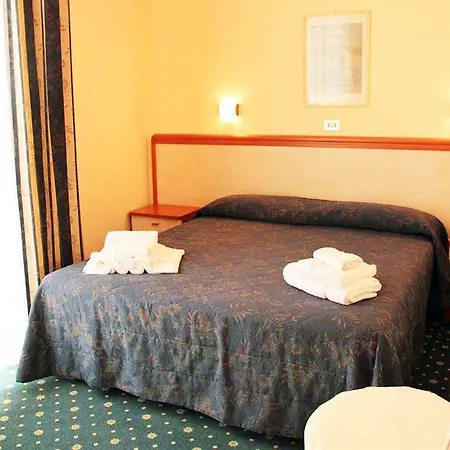 River Fronte Mare Con Piscina Hotel 3*