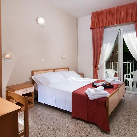 Ricci Hotel 2*