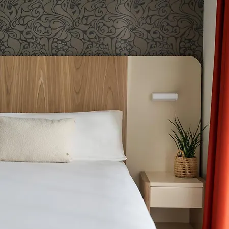 Aria Hotel 4*