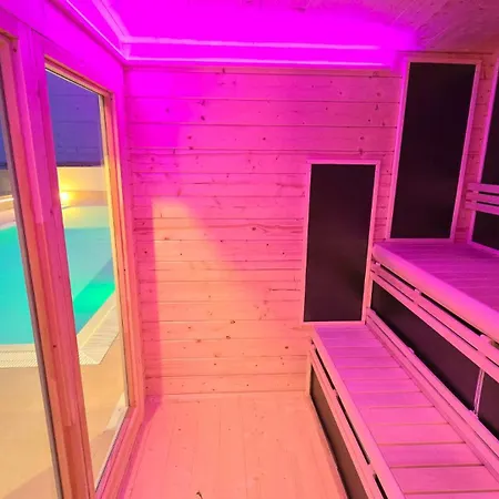 & Me Hotel 3*