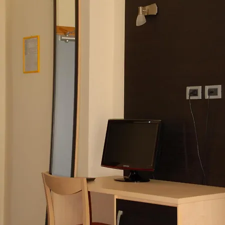 Arno Hotel 3*