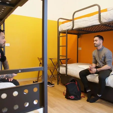 Sunflower Backpacker & Bar بيت شباب