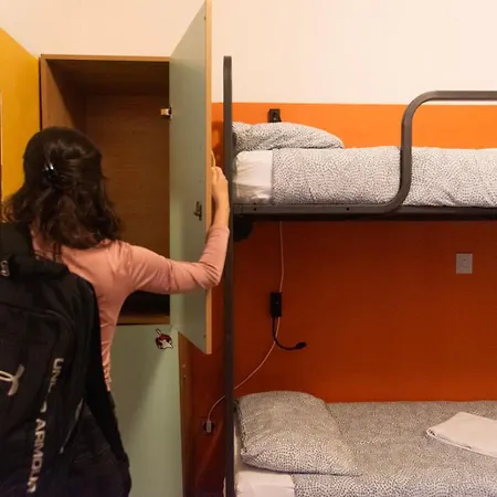 بيت شباب Sunflower Backpacker & Bar *