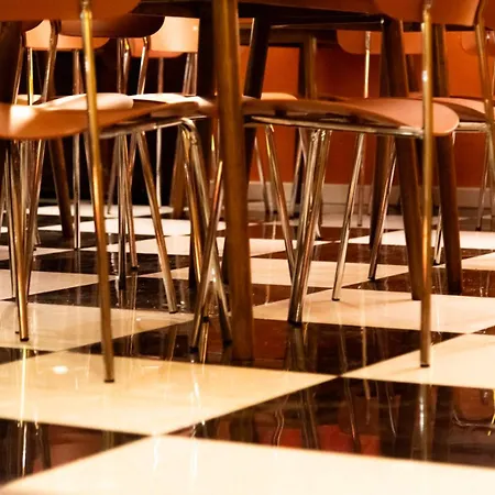 Sunflower Backpacker & Bar بيت شباب ريميني