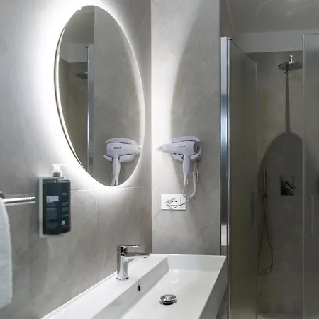 Cristina Hotel 3*