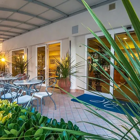 Corinna Hotel 3*